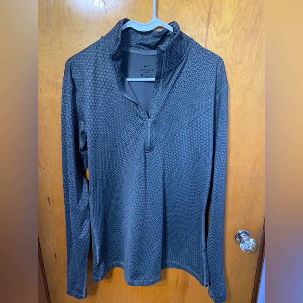 Women’s Nike 1/4 zip quick dry shirt